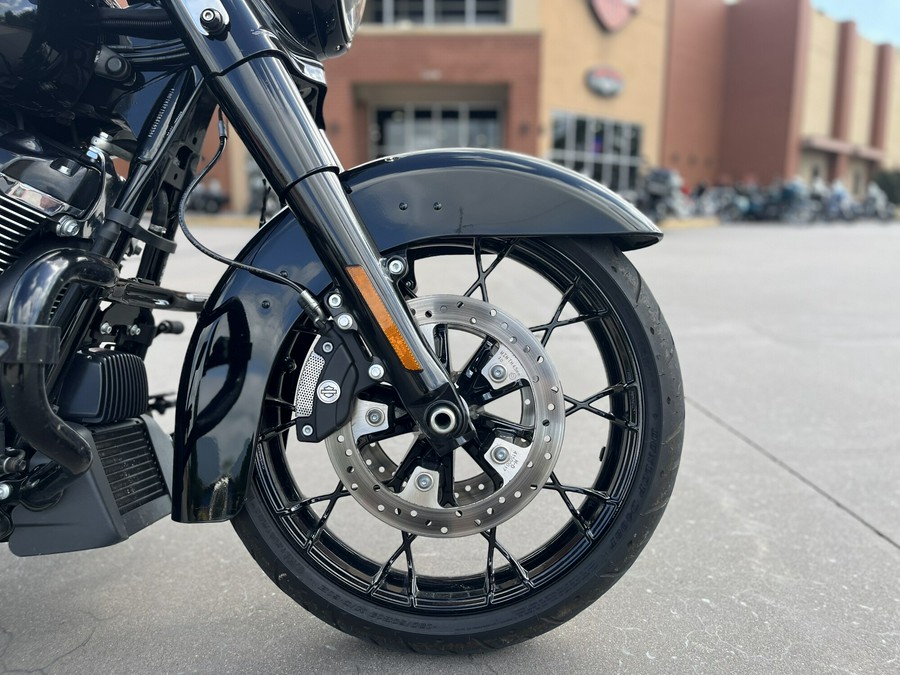 2025 Harley-Davidson® FLHRXS Road King® Special Vivid Black 615335
