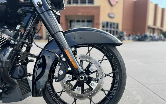 2025 Harley-Davidson® FLHRXS Road King® Special Vivid Black 615335