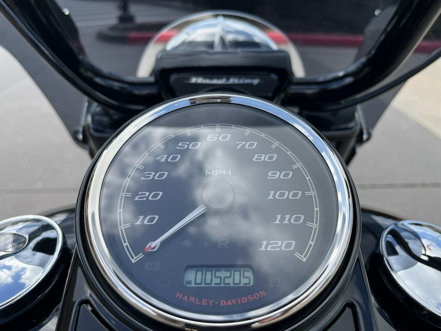 2025 Harley-Davidson® FLHRXS Road King® Special Vivid Black 615335