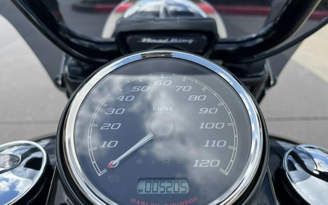2025 Harley-Davidson® FLHRXS Road King® Special Vivid Black 615335