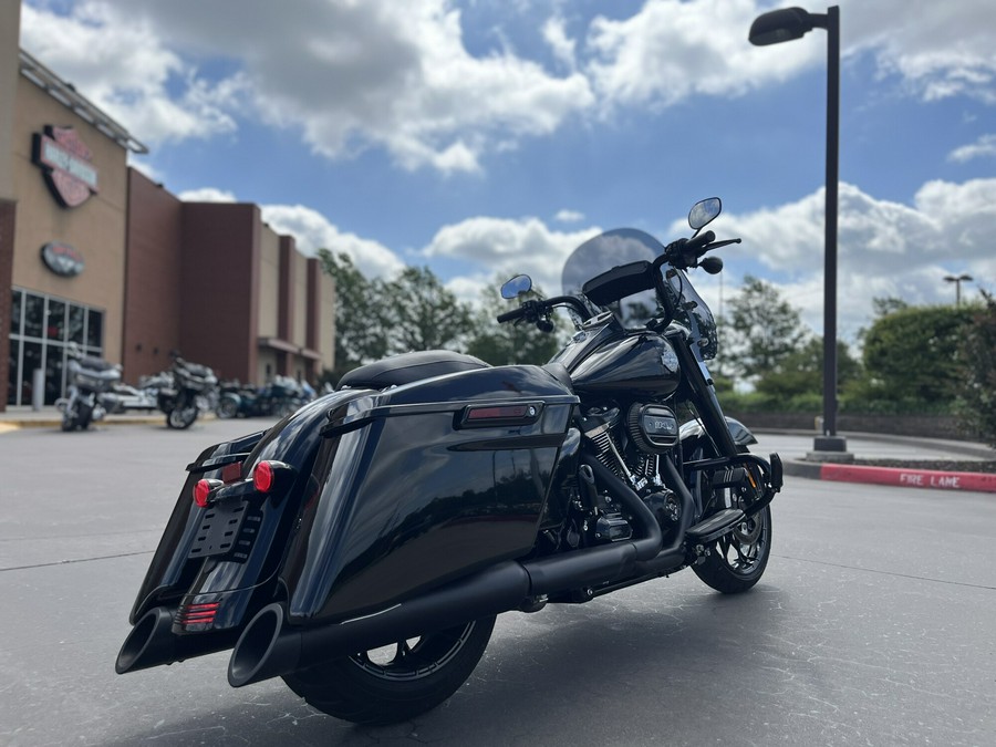 2025 Harley-Davidson® FLHRXS Road King® Special Vivid Black 615335