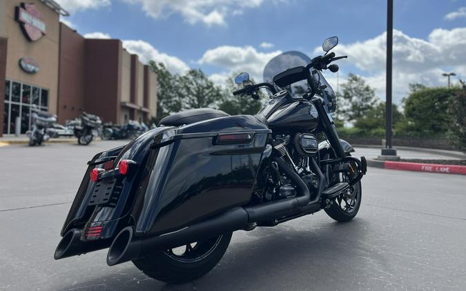 2025 Harley-Davidson® FLHRXS Road King® Special Vivid Black 615335