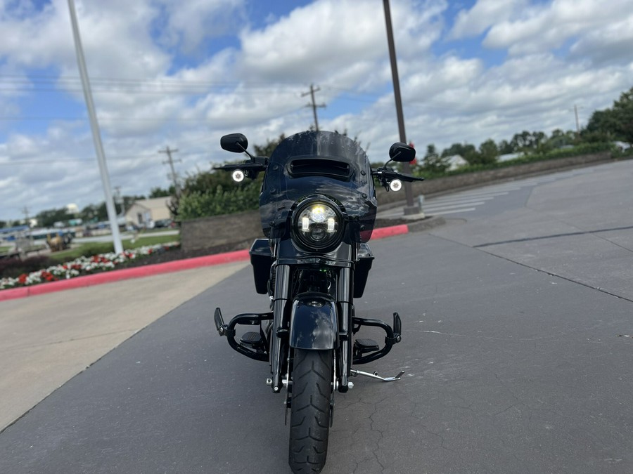 2025 Harley-Davidson® FLHRXS Road King® Special Vivid Black 615335