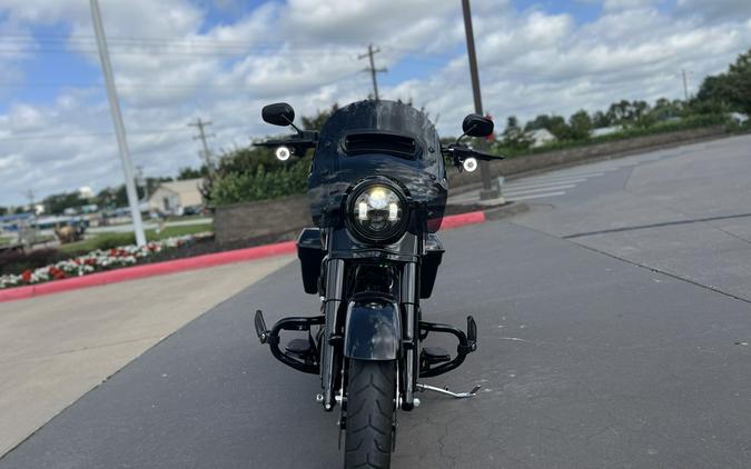 2025 Harley-Davidson® FLHRXS Road King® Special Vivid Black 615335