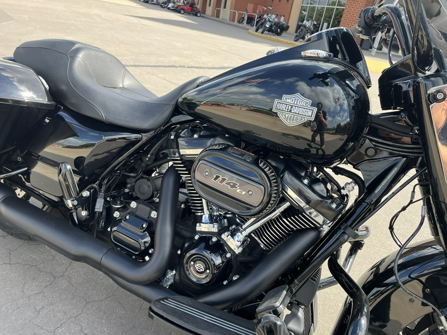 2025 Harley-Davidson® FLHRXS Road King® Special Vivid Black 615335