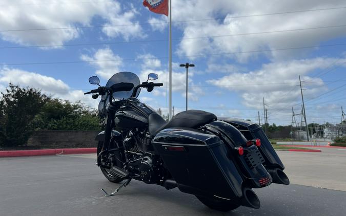 2025 Harley-Davidson® FLHRXS Road King® Special Vivid Black 615335