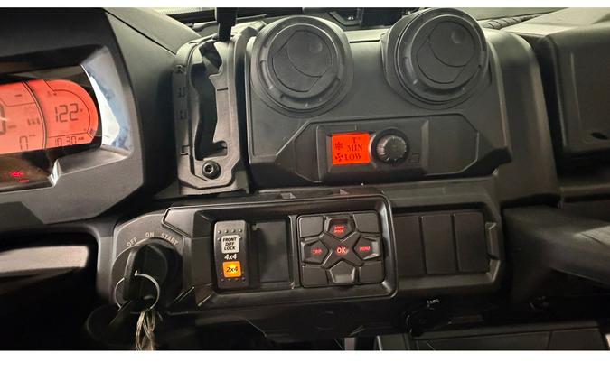 2026 DEFENDER 6X6 LIMITED CAB HD10 - Can-Am