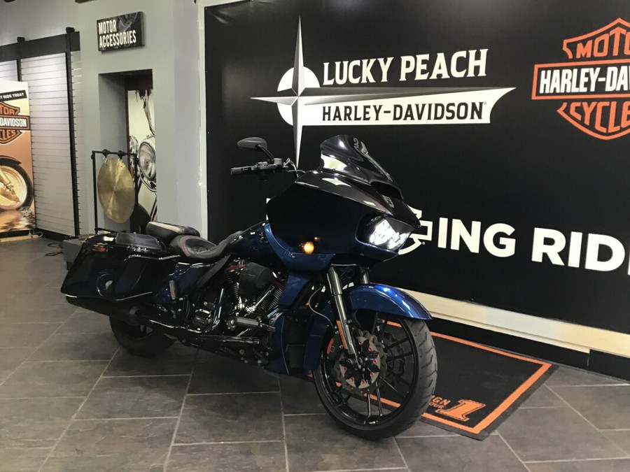 2019 Harley-Davidson® CVO™ Road Glide® Mako Shark Fade