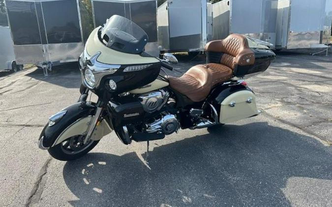 2017 Indian Motorcycle® Roadmaster® Thunder Black Over Ivory Cream