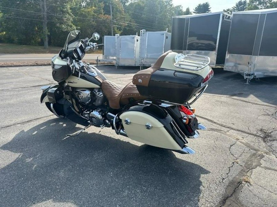 2017 Indian Motorcycle® Roadmaster® Thunder Black Over Ivory Cream