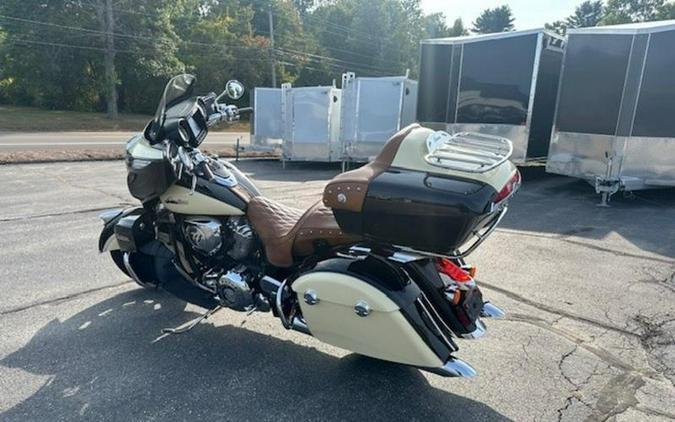 2017 Indian Motorcycle® Roadmaster® Thunder Black Over Ivory Cream