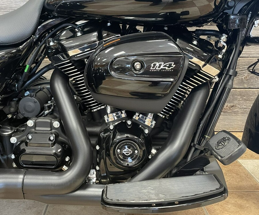 2024 Harley-Davidson Road Glide 3 Vivid Black - Black Finish