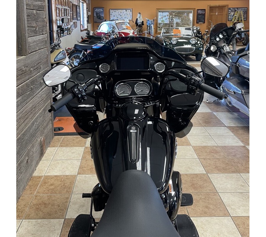 2024 Harley-Davidson Road Glide 3 Vivid Black - Black Finish