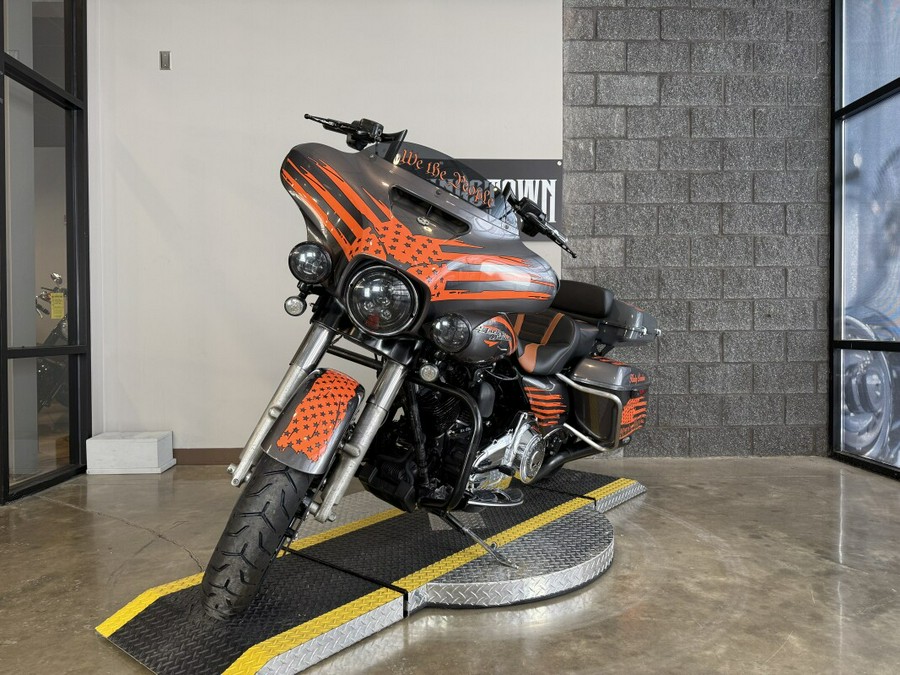 2014 Harley-Davidson® Street Glide® FLHX