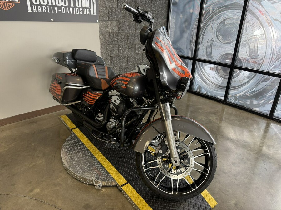 2014 Harley-Davidson® Street Glide® FLHX