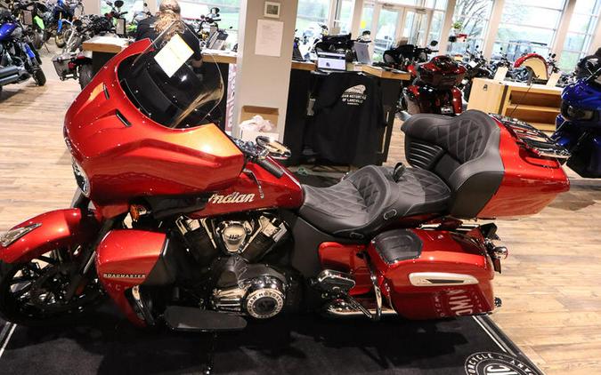 2026 Indian Motorcycle® Pursuit® Limited 112 w/PowerBand Audio Sunset Red Metallic