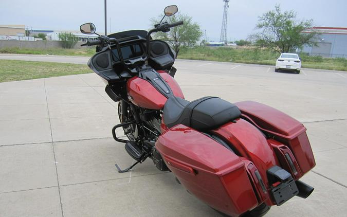2025 Harley-Davidson Road Glide White Onyx Pearl - Black Finish