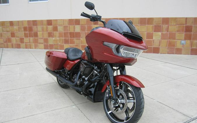2025 Harley-Davidson Road Glide White Onyx Pearl - Black Finish