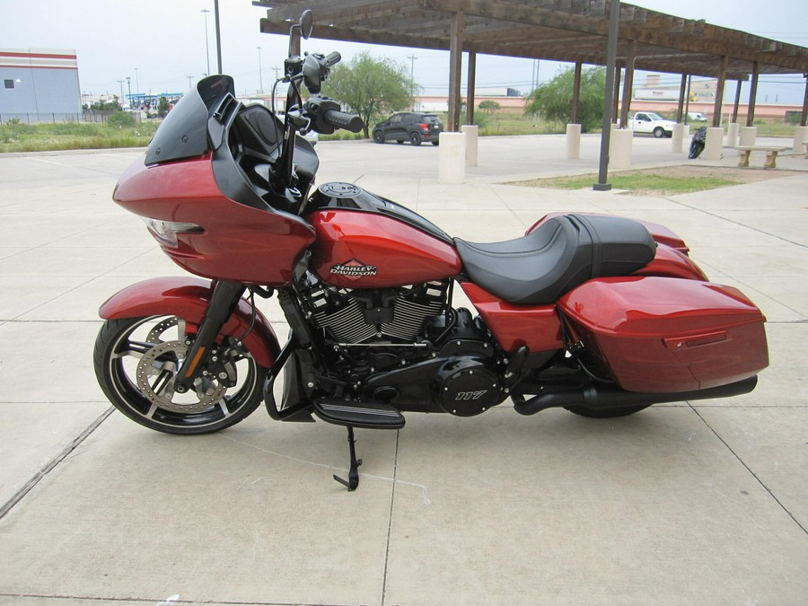 2025 Harley-Davidson Road Glide White Onyx Pearl - Black Finish