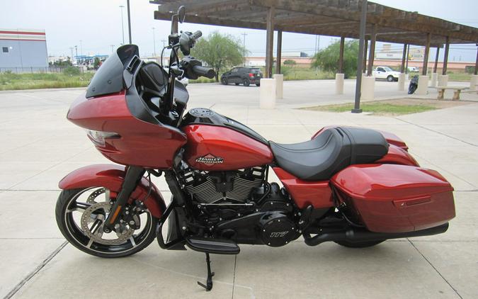 2025 Harley-Davidson Road Glide White Onyx Pearl - Black Finish