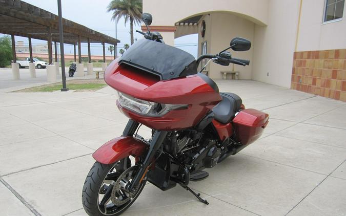 2025 Harley-Davidson Road Glide White Onyx Pearl - Black Finish