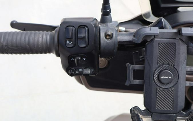 2021 Indian Roadmaster Dark Horse Thunder Black Smoke