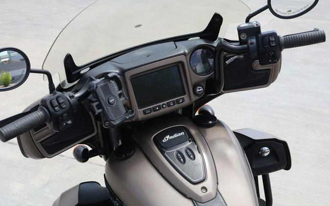 2021 Indian Roadmaster Dark Horse Thunder Black Smoke