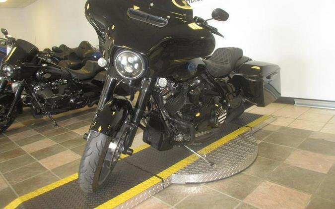 2017 Harley-Davidson® FLHXS - Street Glide® Special