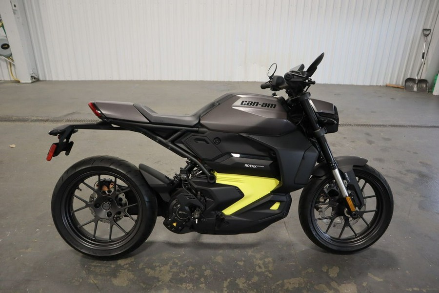 2025 Can-Am® Pulse Carbon Black