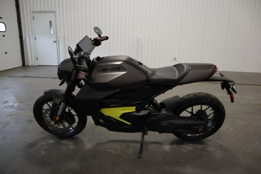 2025 Can-Am® Pulse Carbon Black