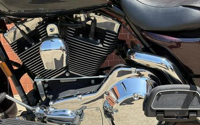 2005 Harley-Davidson® FLHRCI - Road King® Classic