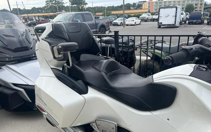 2016 Can-Am® Spyder® RT Limited 6-Speed Semi-Automatic (SE6)