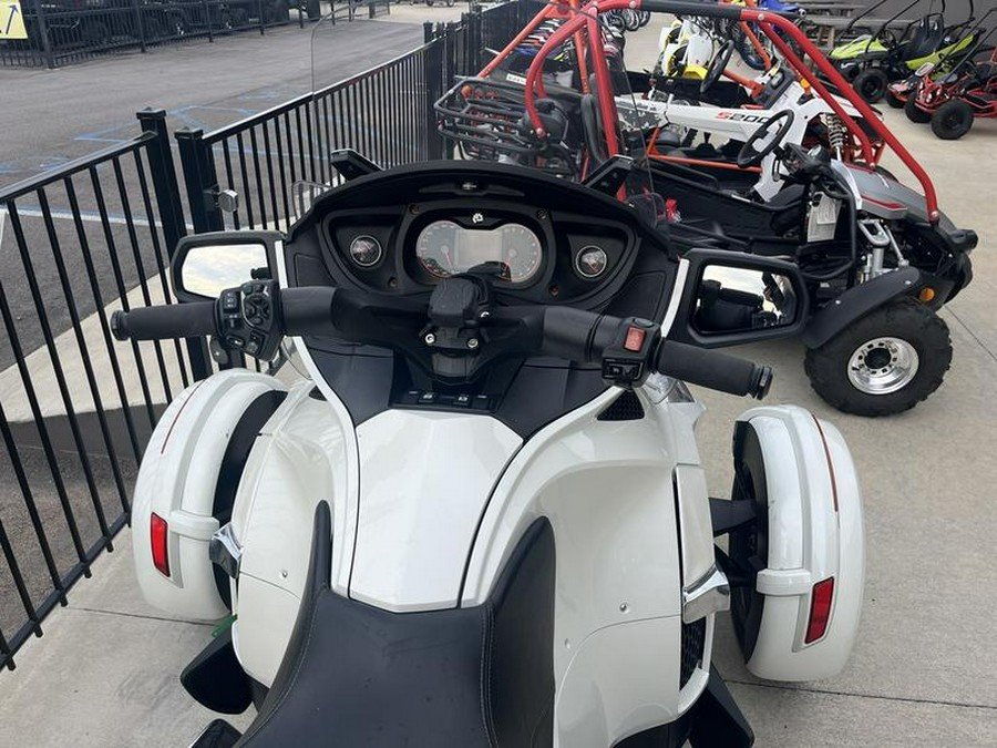 2016 Can-Am® Spyder® RT Limited 6-Speed Semi-Automatic (SE6)