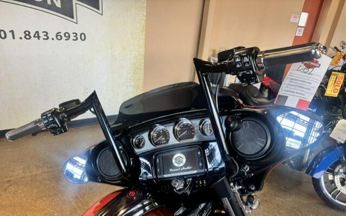 2017 Harley-Davidson® CVO™ Street Glide® FLHXSE