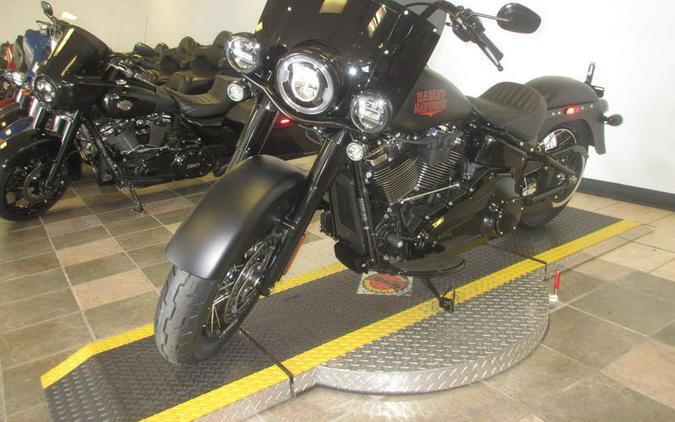 2026 Harley-Davidson® FLHD - Deadwood™