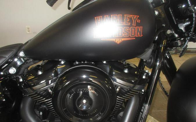 2026 Harley-Davidson® FLHD - Deadwood™