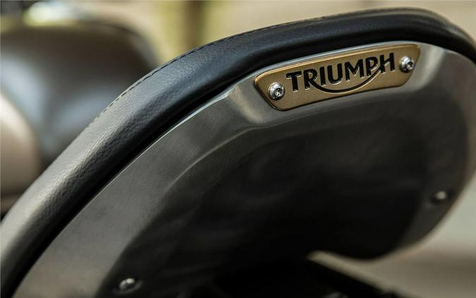 2019 Triumph Bonneville Bobber (Two-Tone)