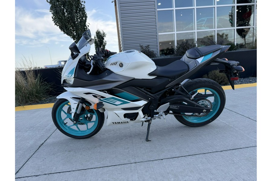2024 Yamaha YZF-R3 ABS