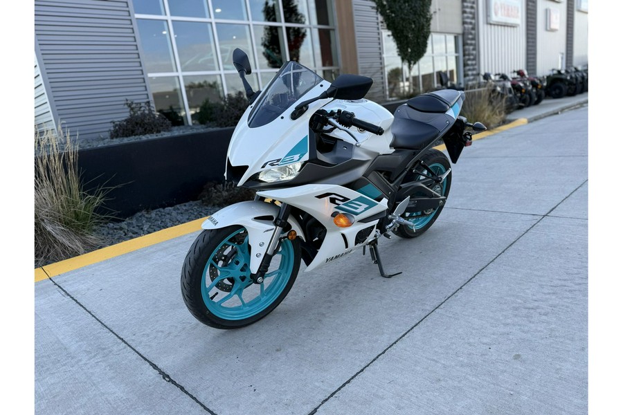 2024 Yamaha YZF-R3 ABS