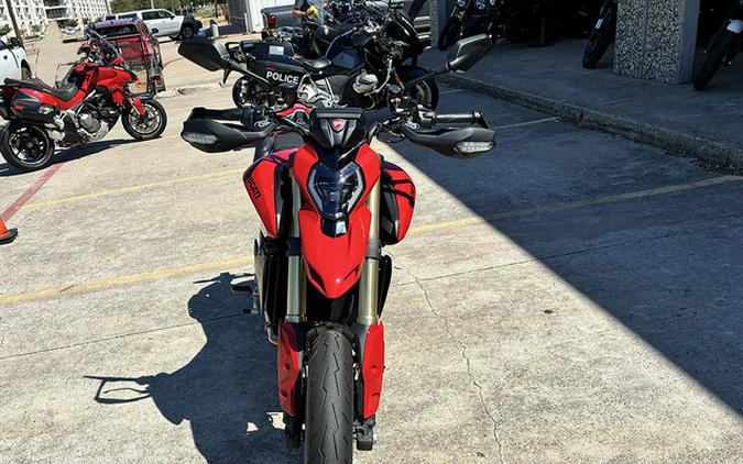 2026 Ducati Hypermotard V2 + TI exhaust V2