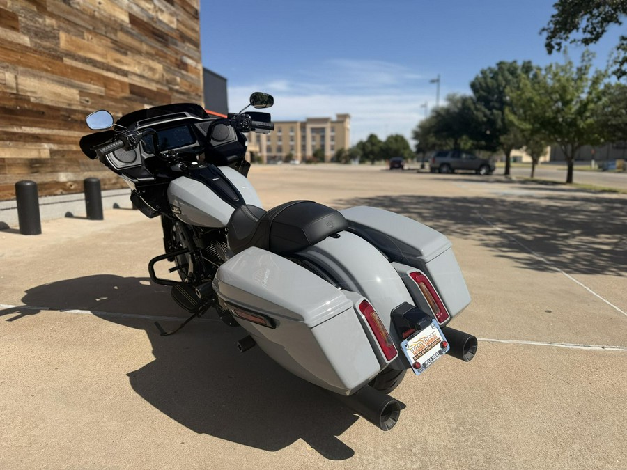 2025 Harley-Davidson® Road Glide® Billiard Gray - Black Finish