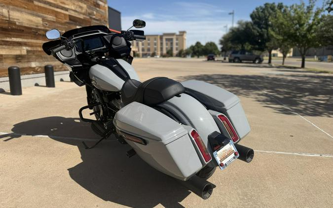 2025 Harley-Davidson® Road Glide® Billiard Gray - Black Finish