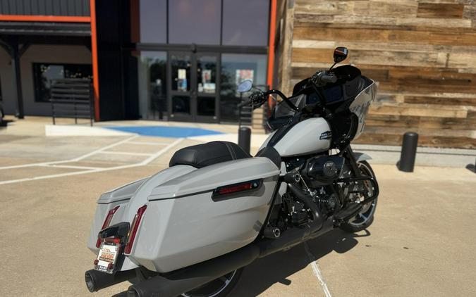 2025 Harley-Davidson® Road Glide® Billiard Gray - Black Finish