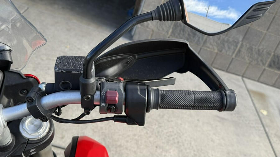 2015 Ducati Hyperstrada HYS821