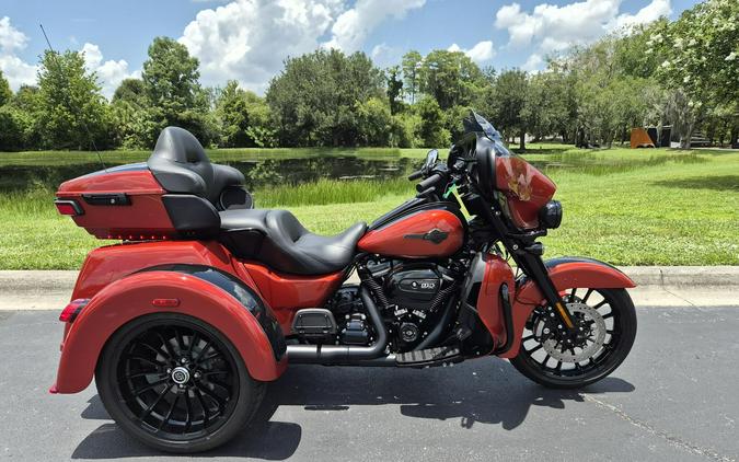 FLHTCUTG 2025 Tri Glide Ultra