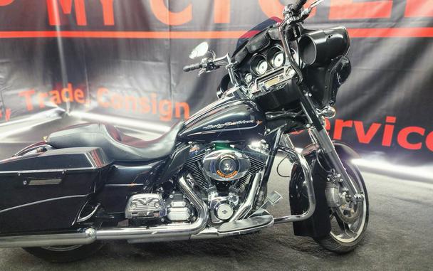 2013 Harley-Davidson® FLHXI