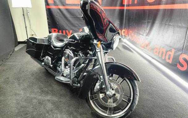 2013 Harley-Davidson® FLHXI