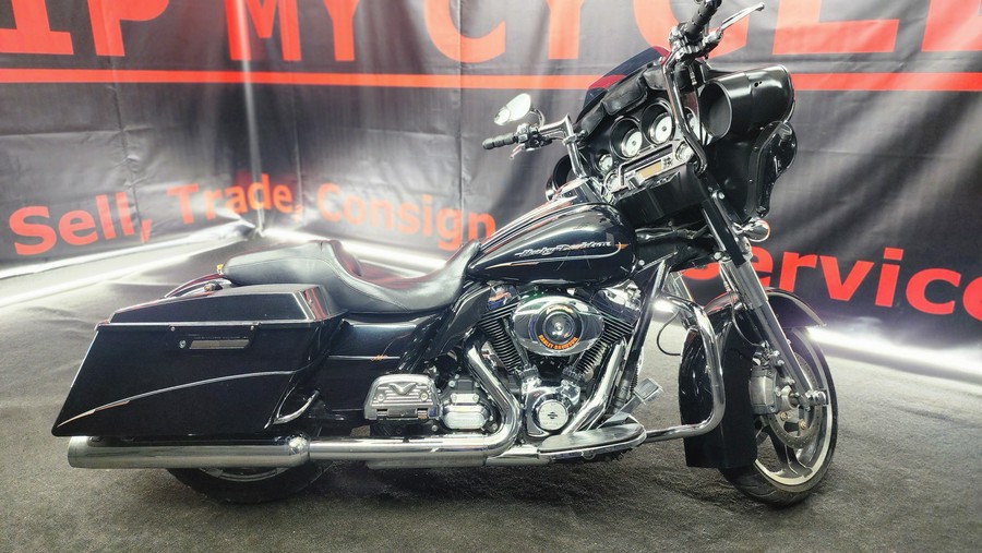 2013 Harley-Davidson® FLHXI