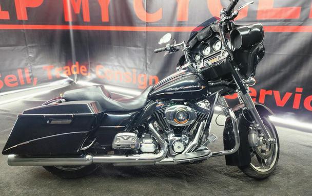 2013 Harley-Davidson® FLHXI