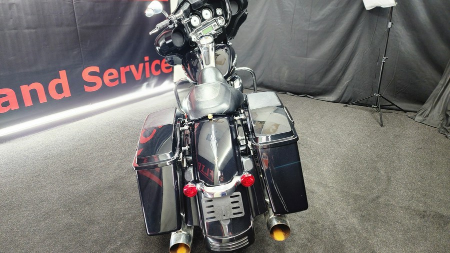 2013 Harley-Davidson® FLHXI